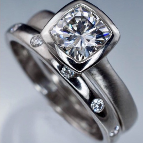 Wedding ring - Picture 1 of 1